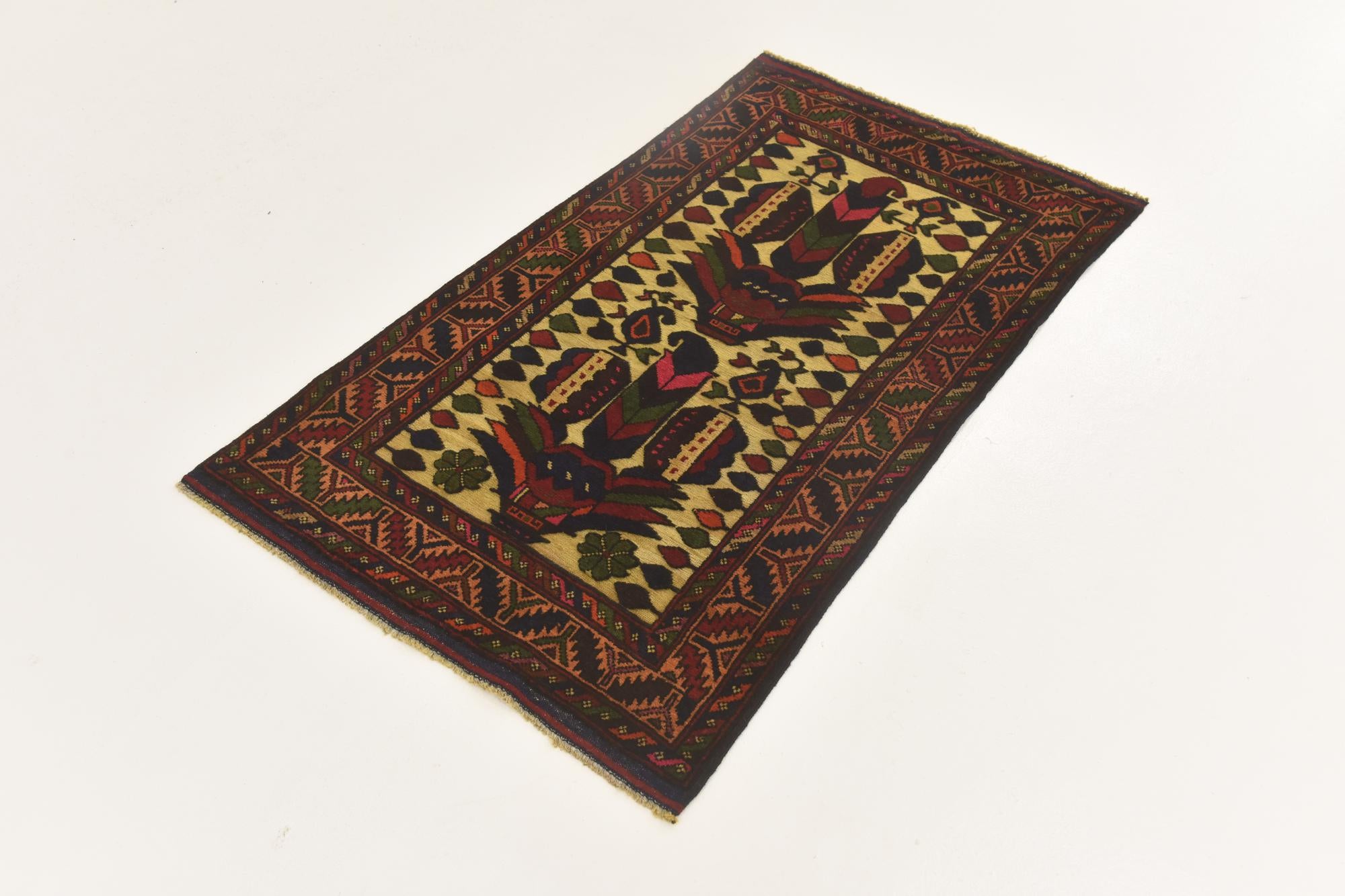 2' 6 x 4' 6 Hand Knotted Sumak Wool Rug