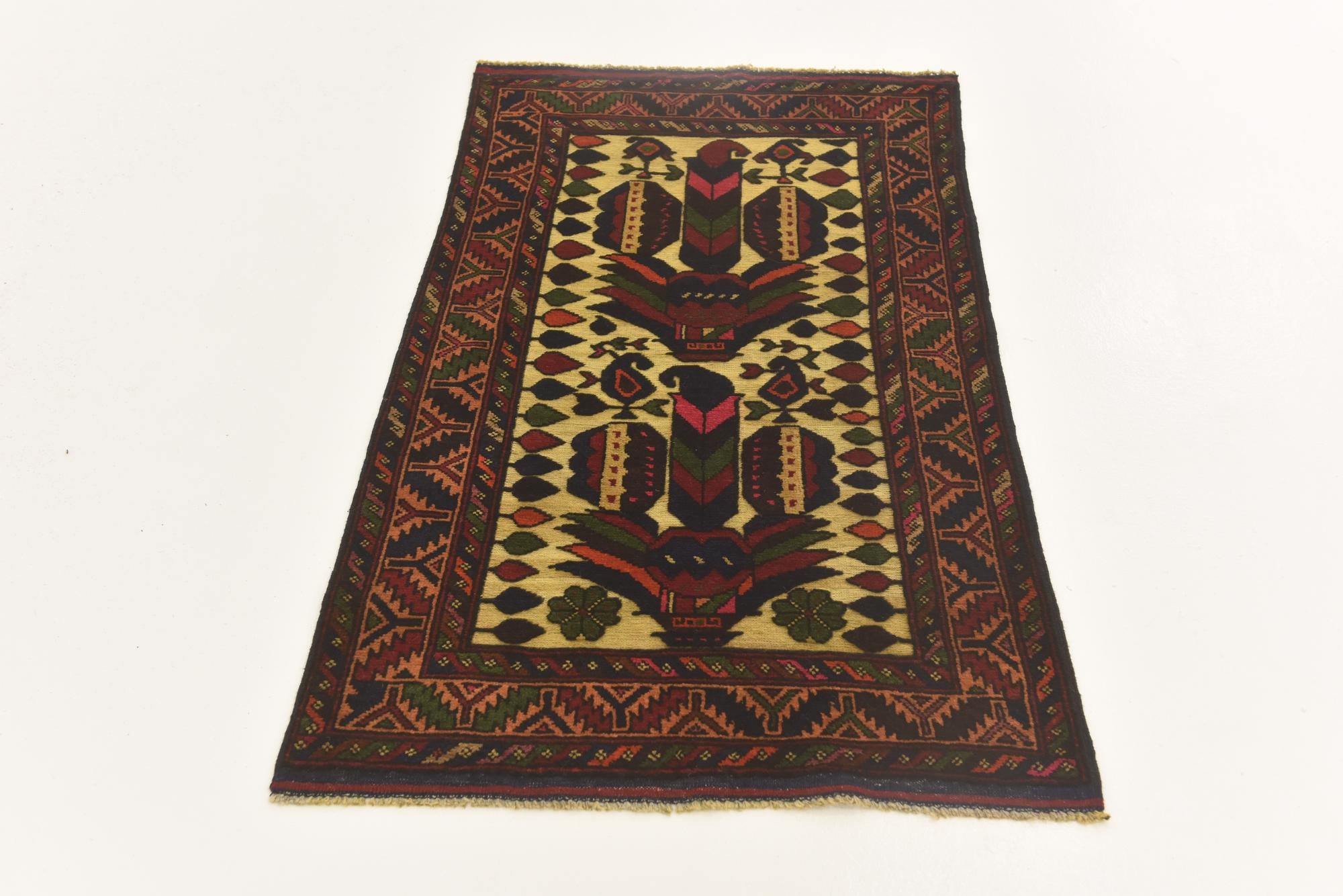 2' 6 x 4' 6 Hand Knotted Sumak Wool Rug