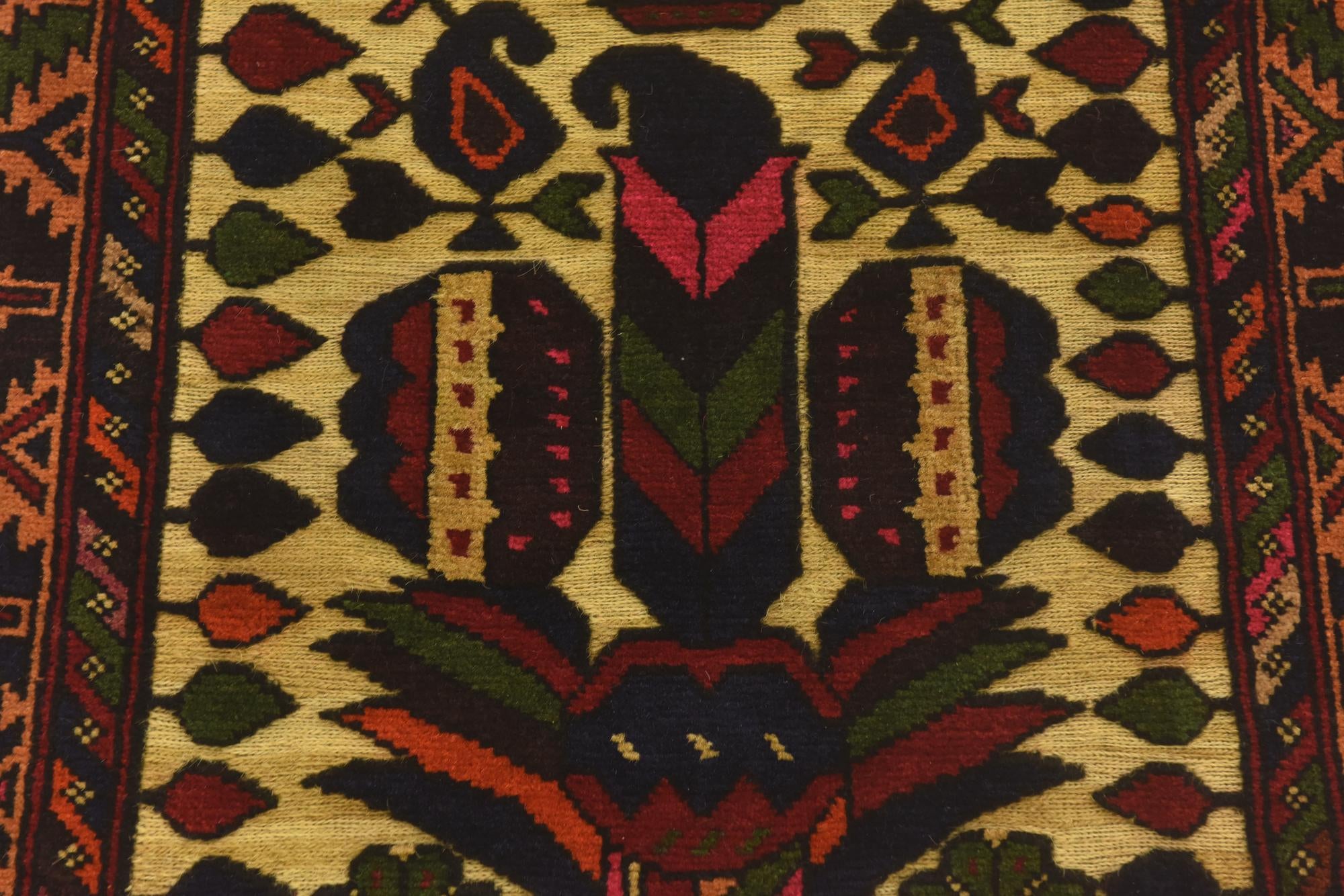 2' 6 x 4' 6 Hand Knotted Sumak Wool Rug