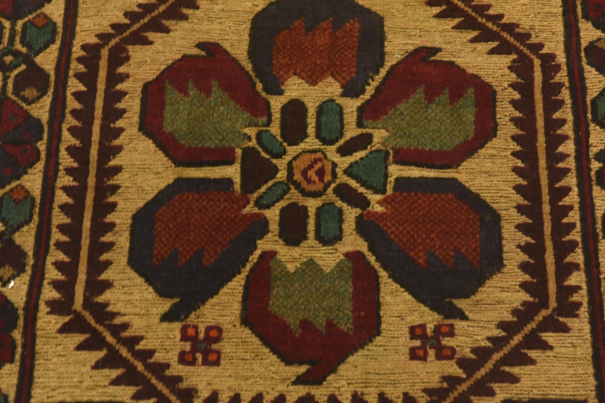 3' x 4' 10 Hand Knotted Sumak Wool Rug