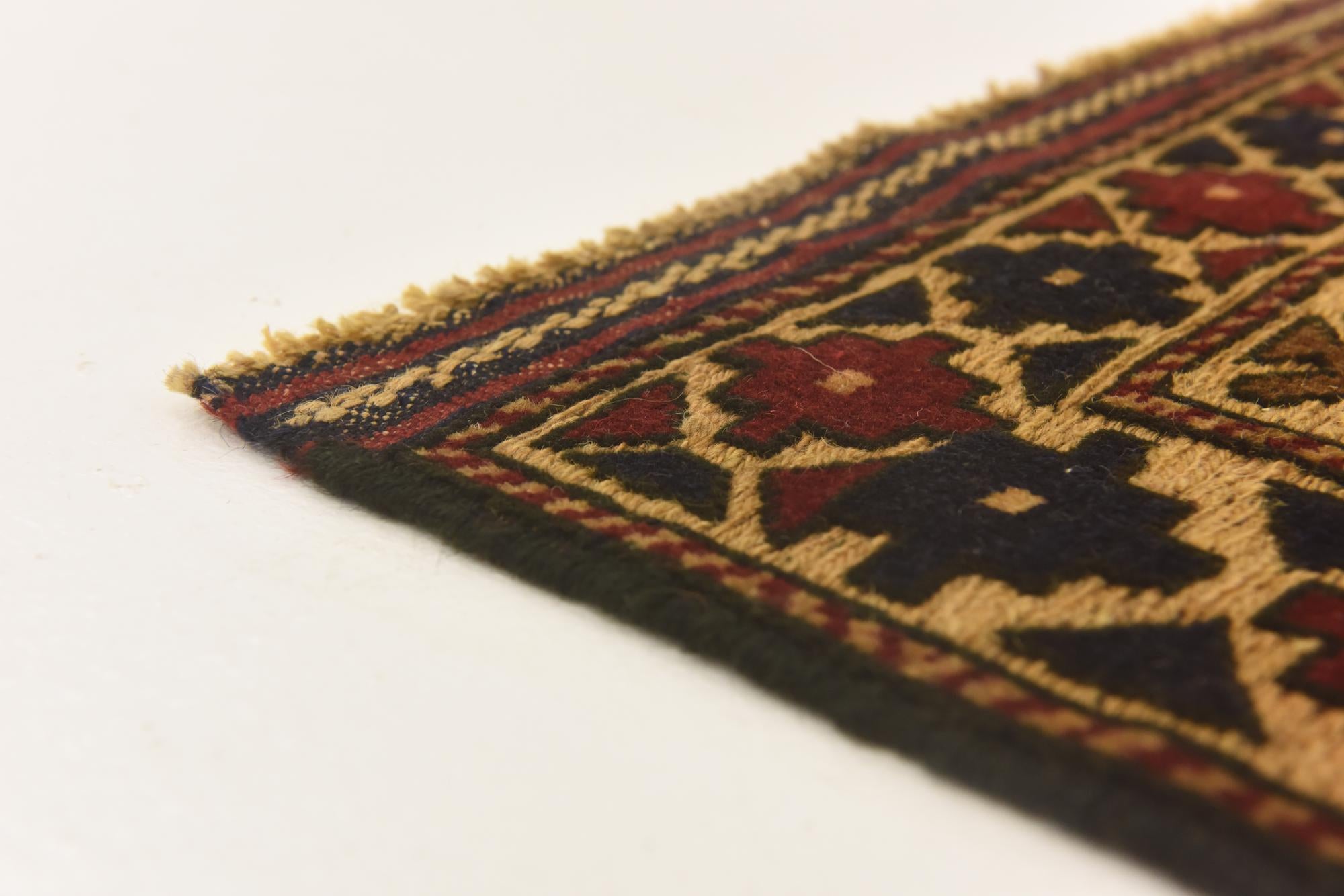 2' 9 x 4' 8 Hand Knotted Sumak Wool Rug