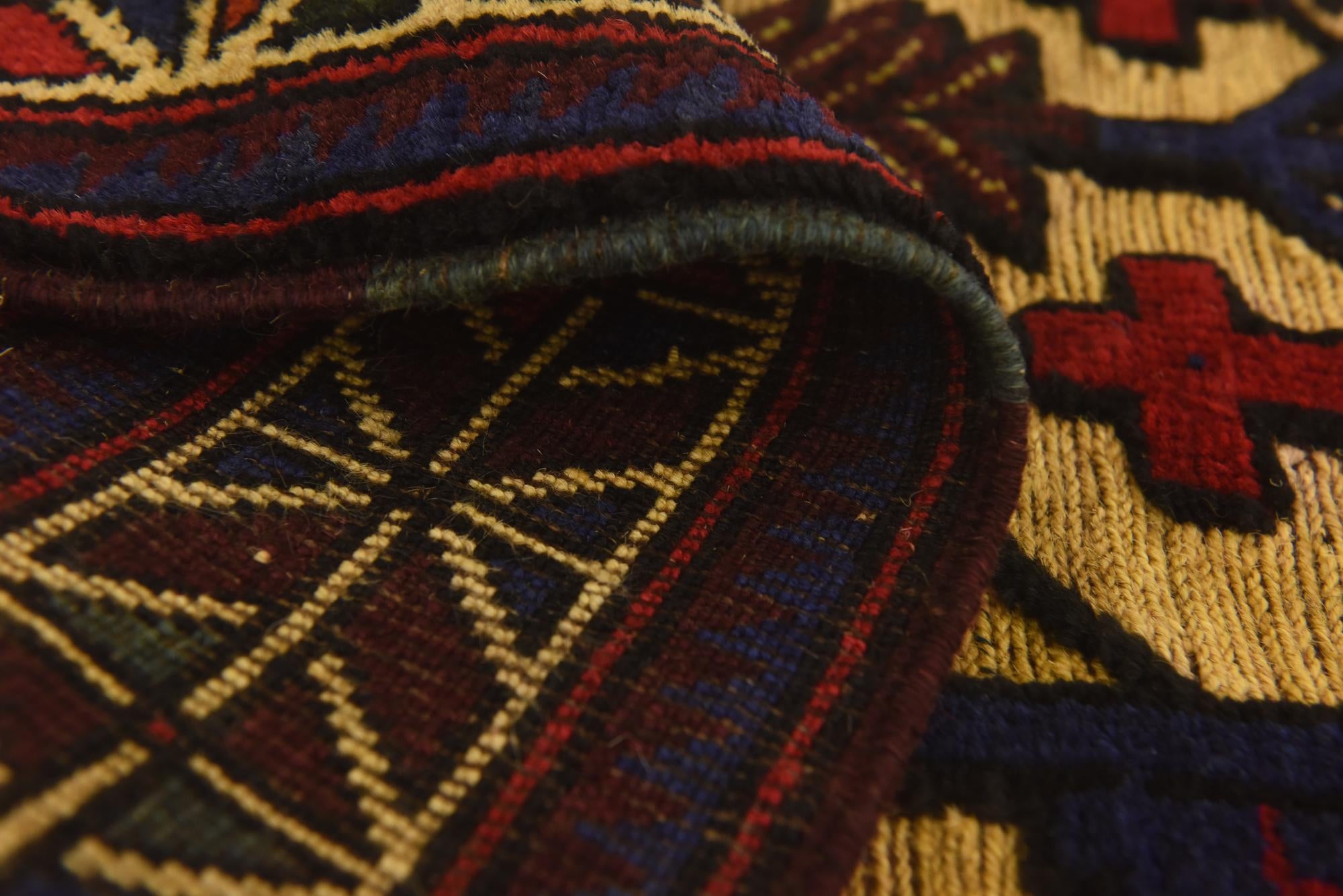 2' 9 x 4' 6 Hand Knotted Sumak Wool Rug