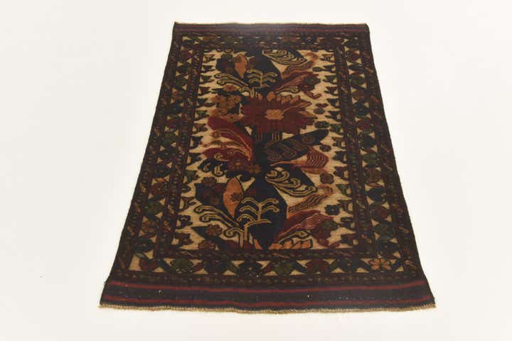 2' 10 x 4' 4 Hand Knotted Sumak Wool Rug