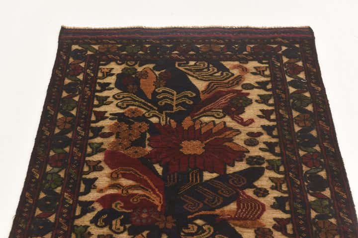 2' 10 x 4' 4 Hand Knotted Sumak Wool Rug