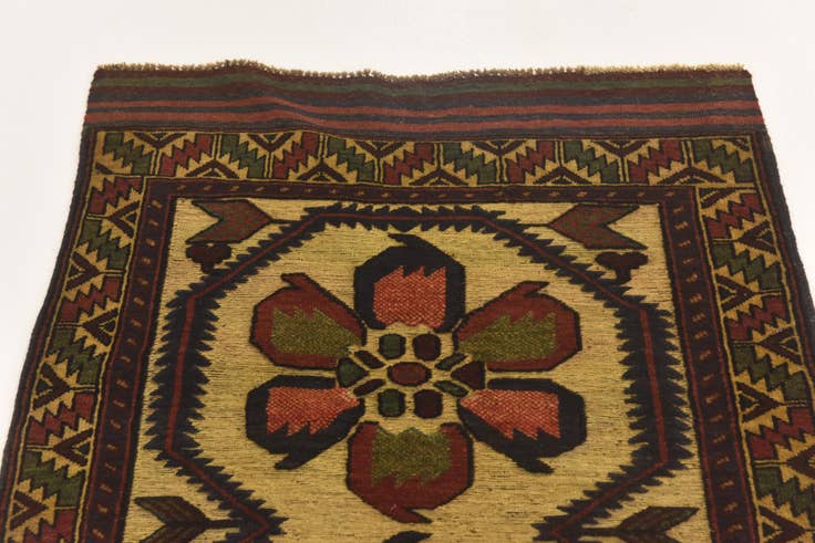 Detail image of 3' x 4' 5 Hand Knotted Sumak Wool Rug