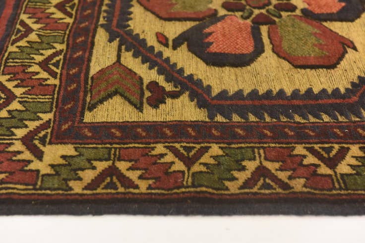 Detail image of 3' x 4' 5 Hand Knotted Sumak Wool Rug