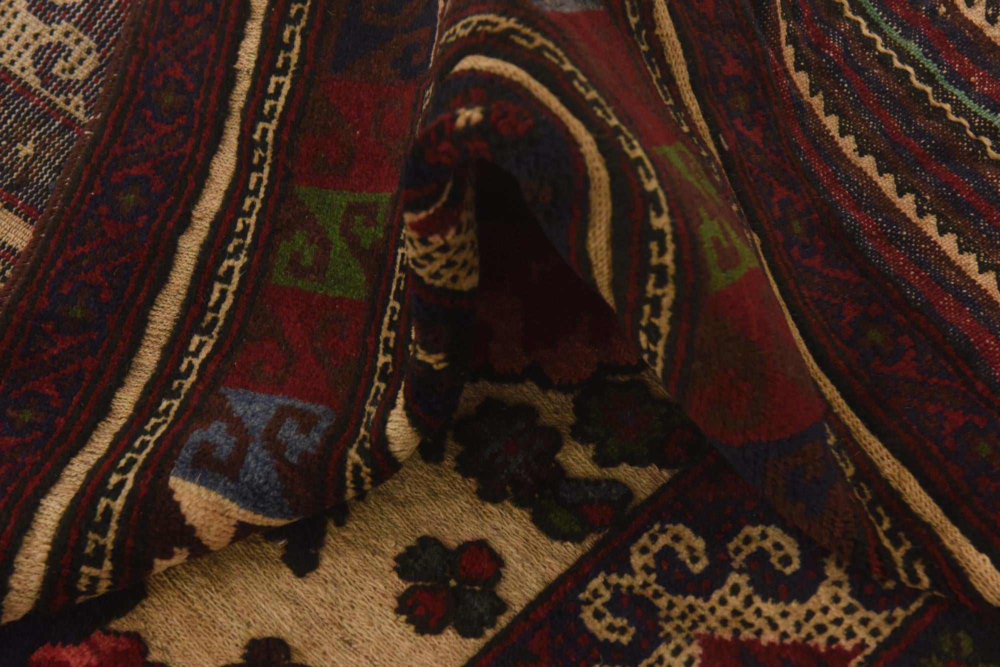 3' 10 x 6' 8 Hand Knotted Sumak Wool Rug