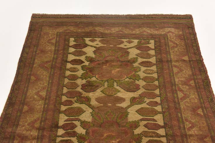 Detail image of 4' x 5' 10 Hand Knotted Sumak Wool Rug