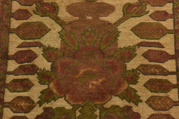 Detail image of 4' x 5' 10 Hand Knotted Sumak Wool Rug