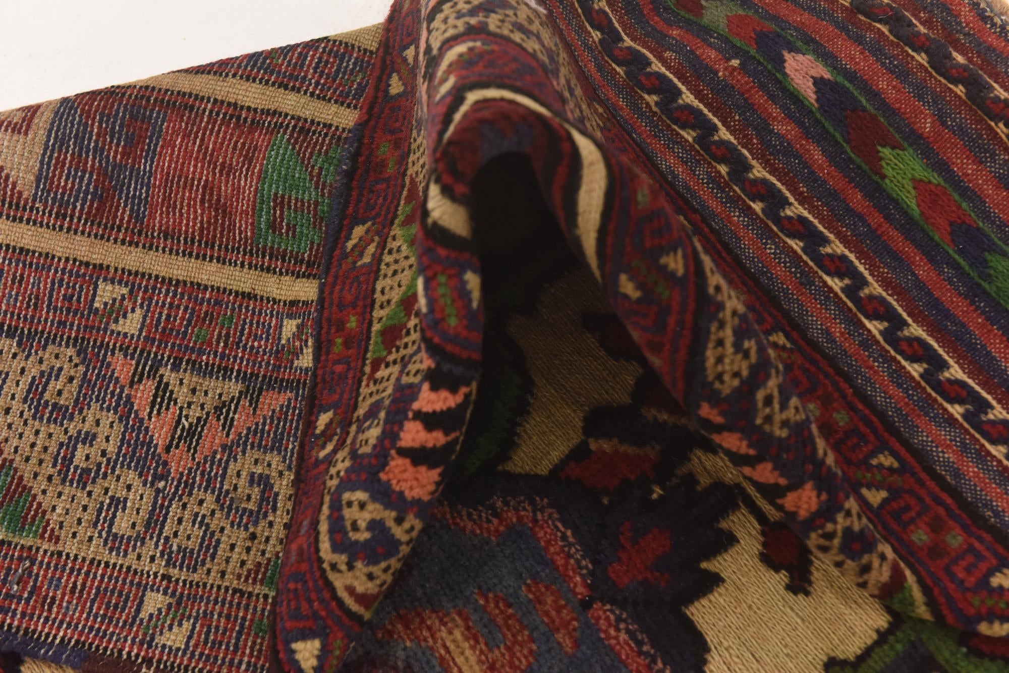 4' 2 x 6' Hand Knotted Sumak Wool Rug