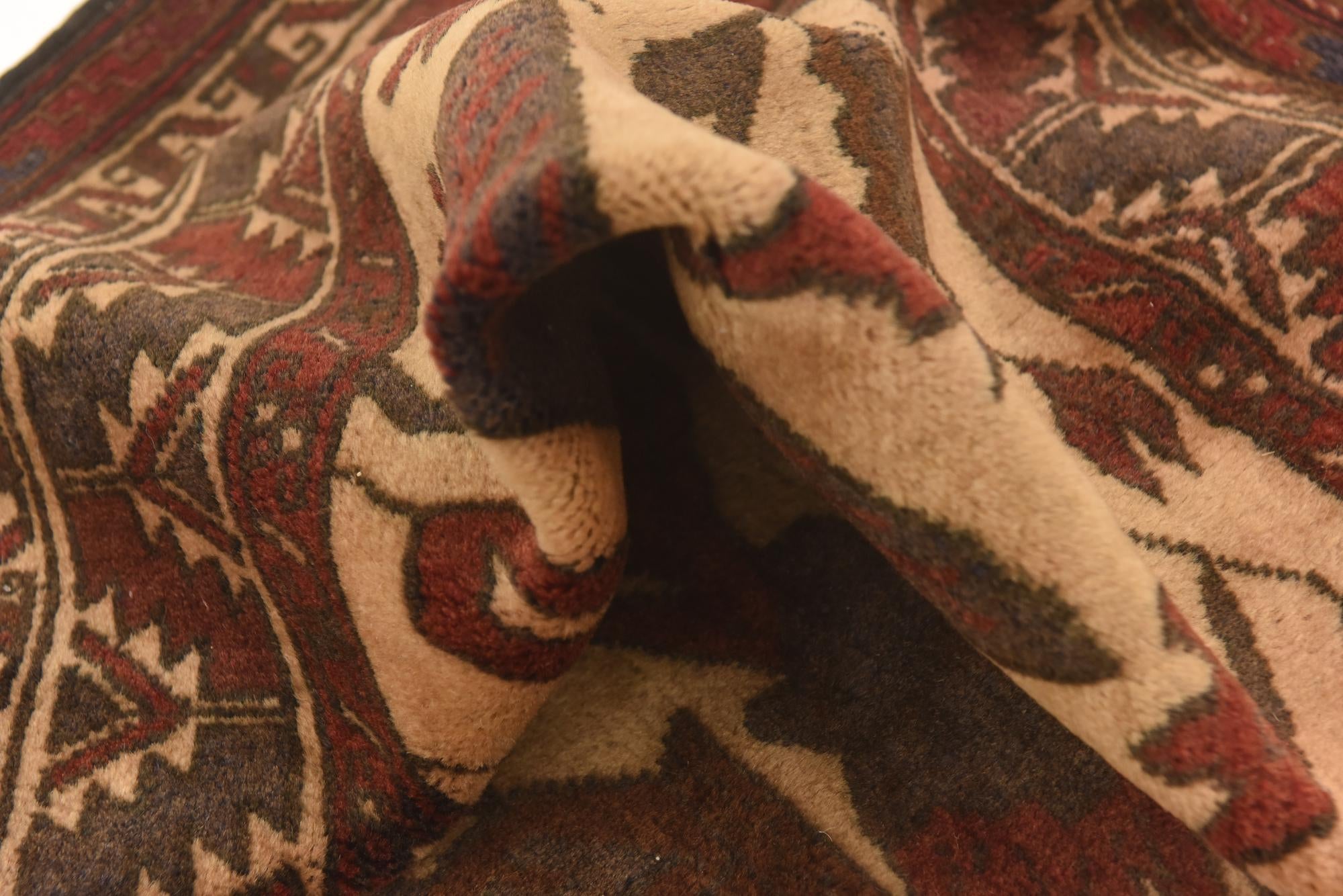 4' 5 x 6' Hand Knotted Sumak Wool Rug