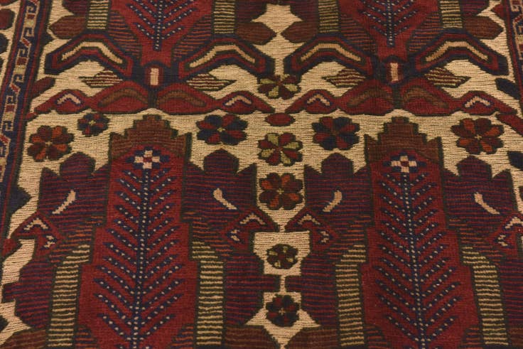Detail image of 4' 2 x 6' 5 Hand Knotted Sumak Wool Rug