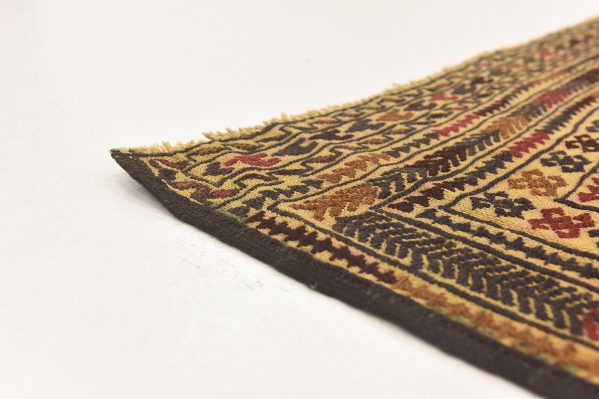 4' x 6' 3 Hand Knotted Sumak Wool Rug