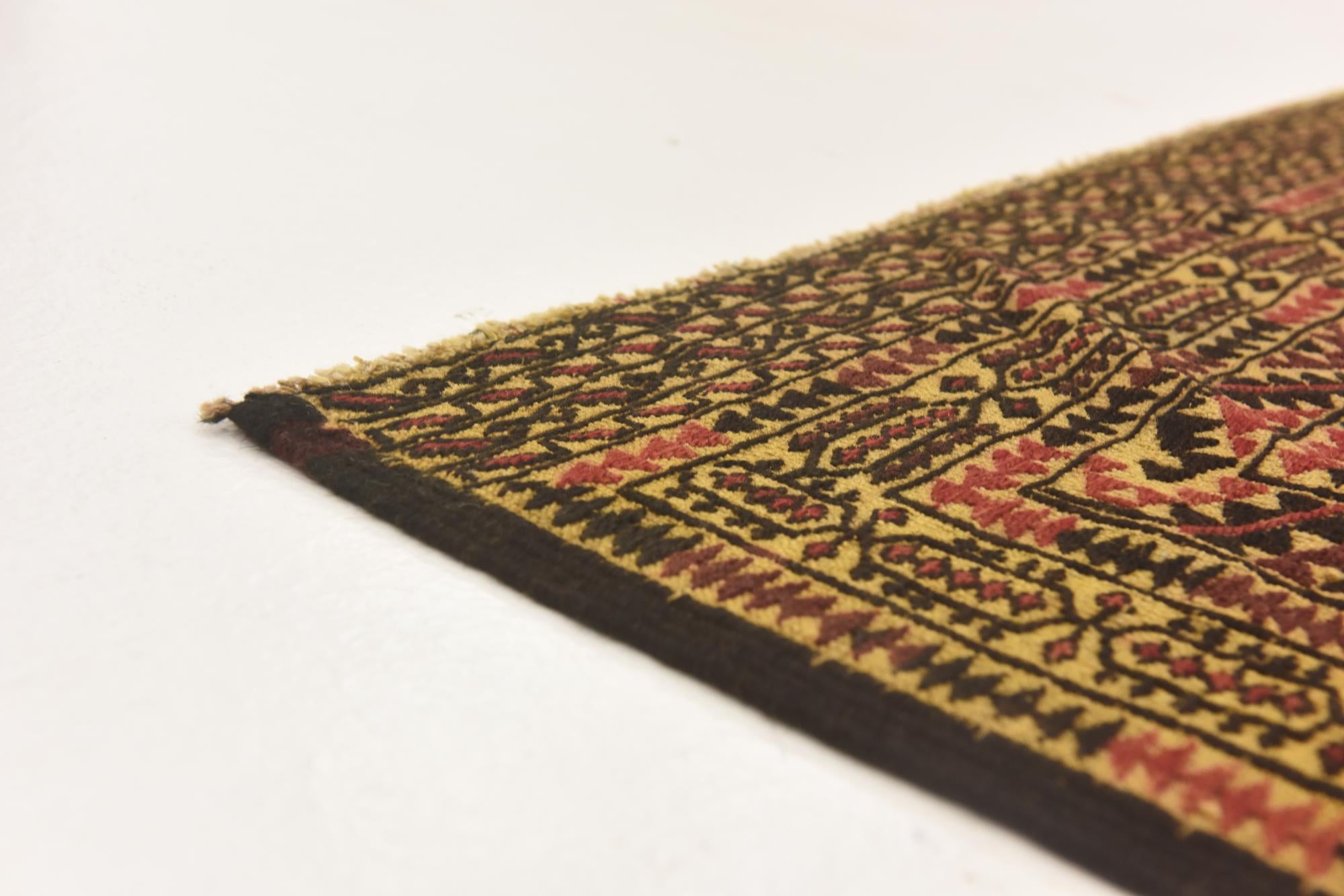 4' 3 x 6' 5 Hand Knotted Sumak Wool Rug