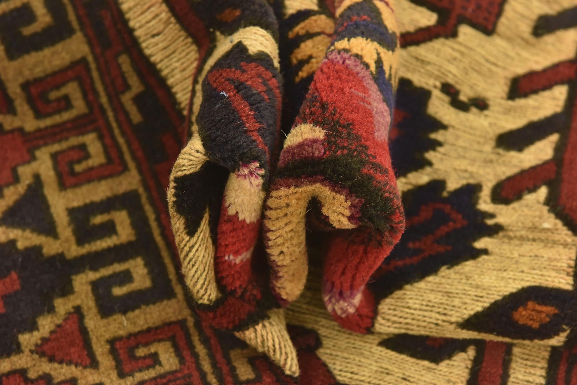 4' x 6' 7 Hand Knotted Sumak Wool Rug