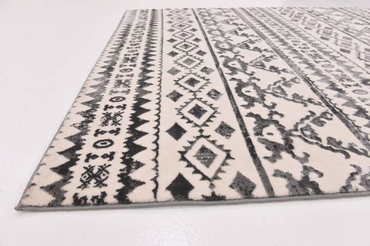 Detail image of 5' 3 x 7' 3 Tangier Rug