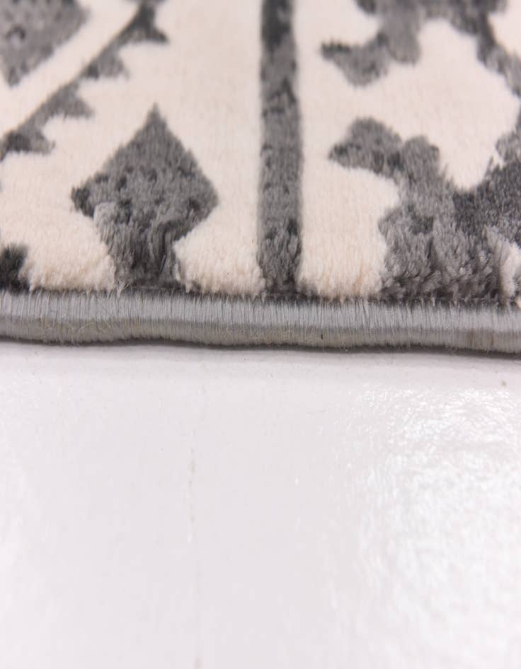 Detail image of 5' 3 x 7' 3 Tangier Rug