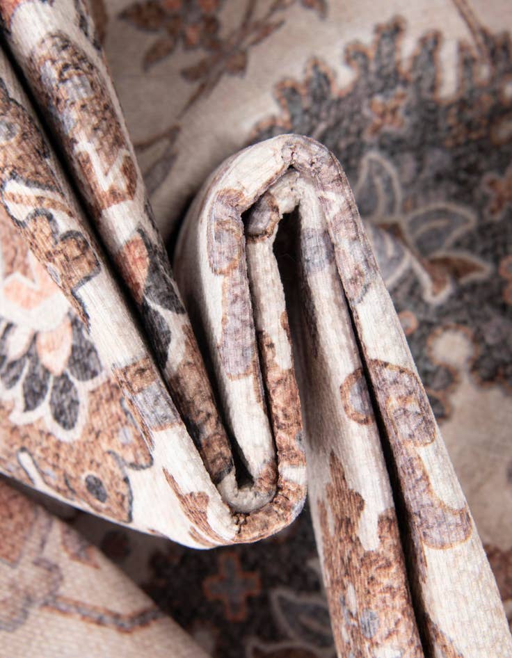 Detail image of 5' 1 x 8' Washable Timeless Rug