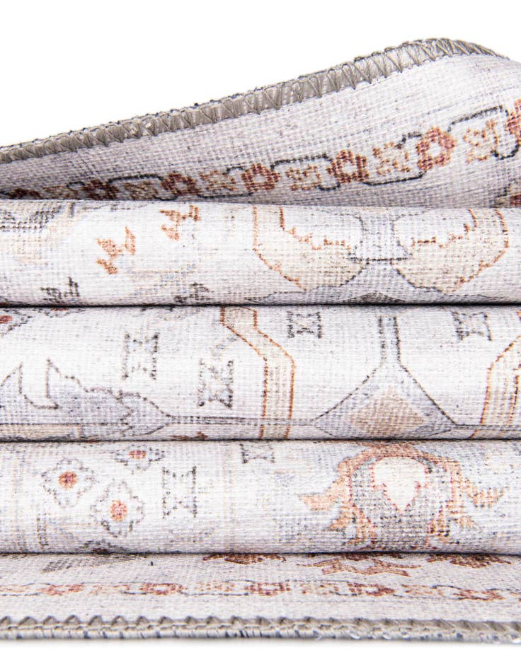 Detail image of 3' 6 x 5' 6 Washable Timeless Rug