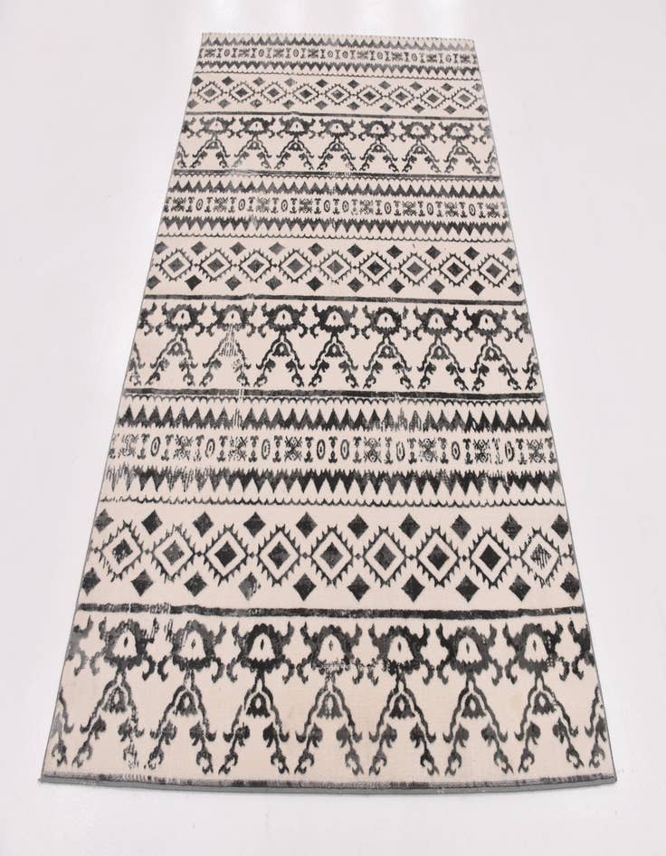 Detail image of 5' 3 x 7' 3 Titania Rug