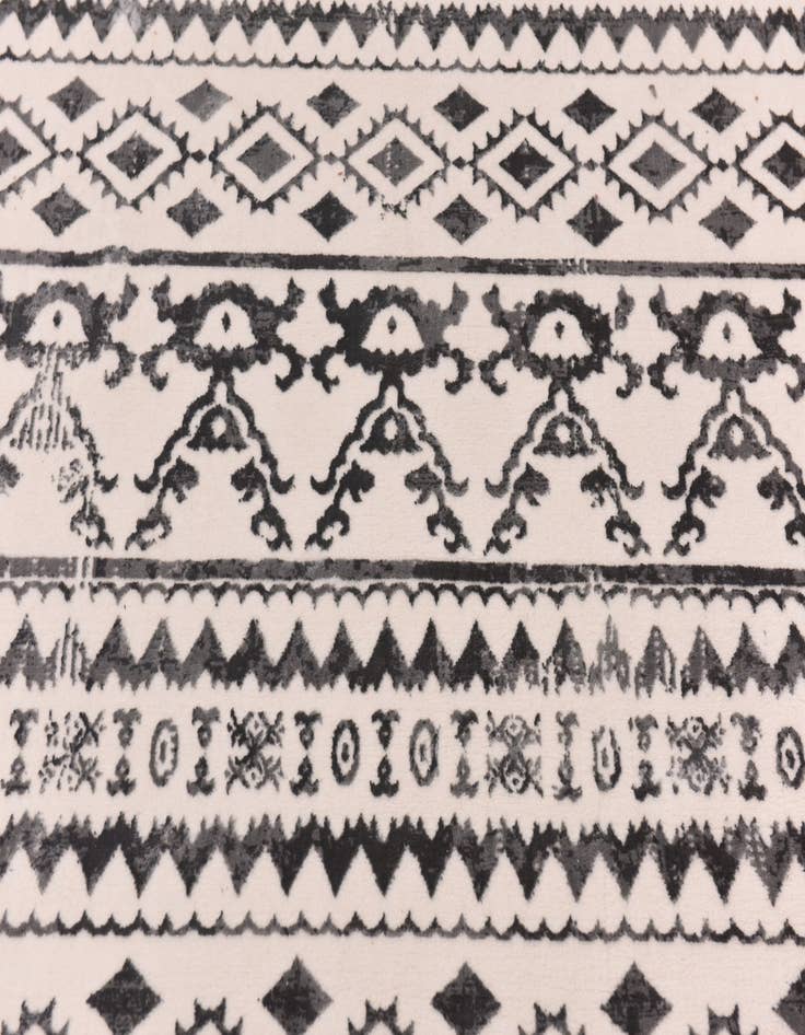 Detail image of 5' 3 x 7' 3 Titania Rug