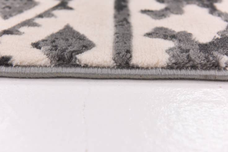 Detail image of 5' 3 x 7' 3 Titania Rug