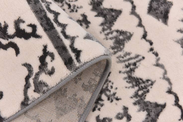 Detail image of 5' 3 x 7' 3 Titania Rug