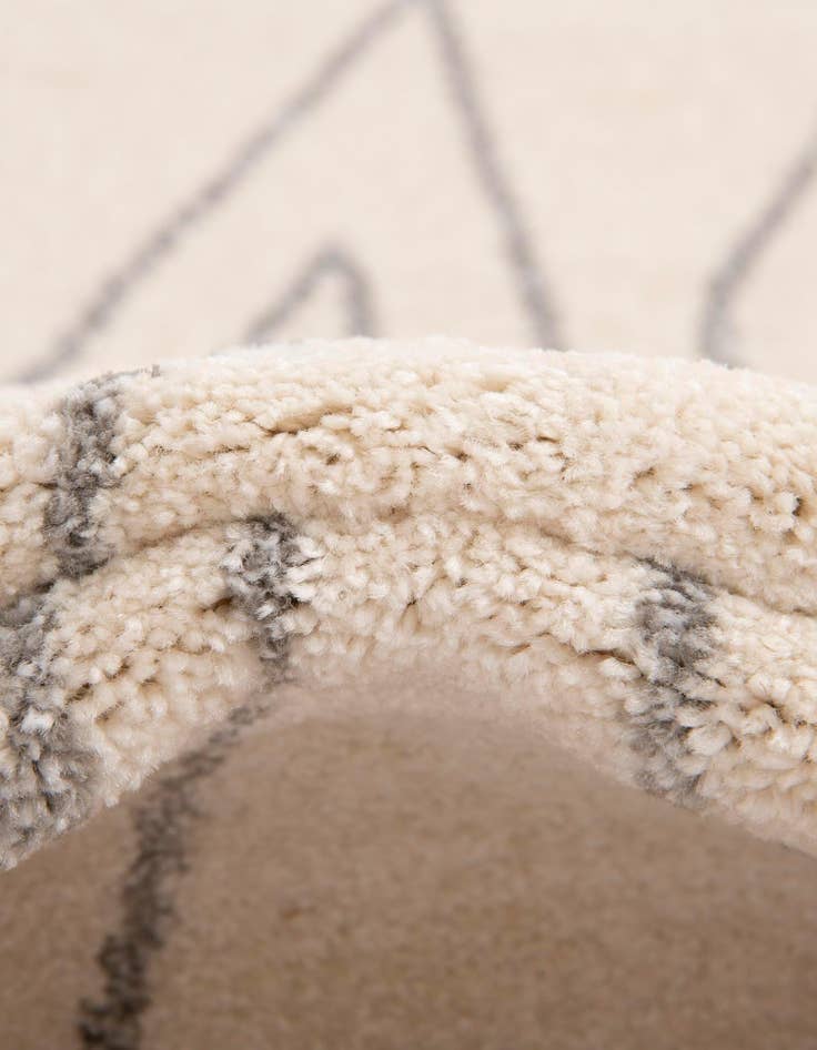 Detail image of 5' x 8' Titania Rug