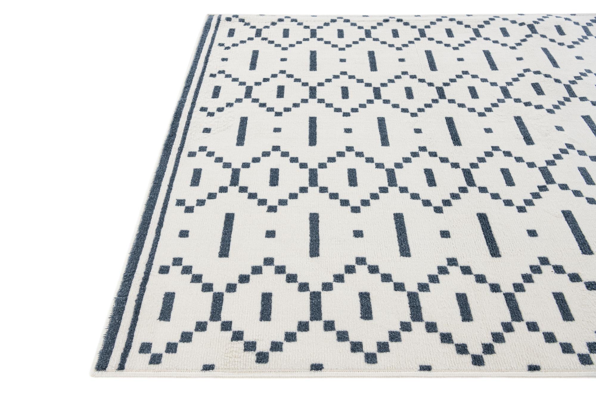 5' 3 x 7' 8 Trellis Rug