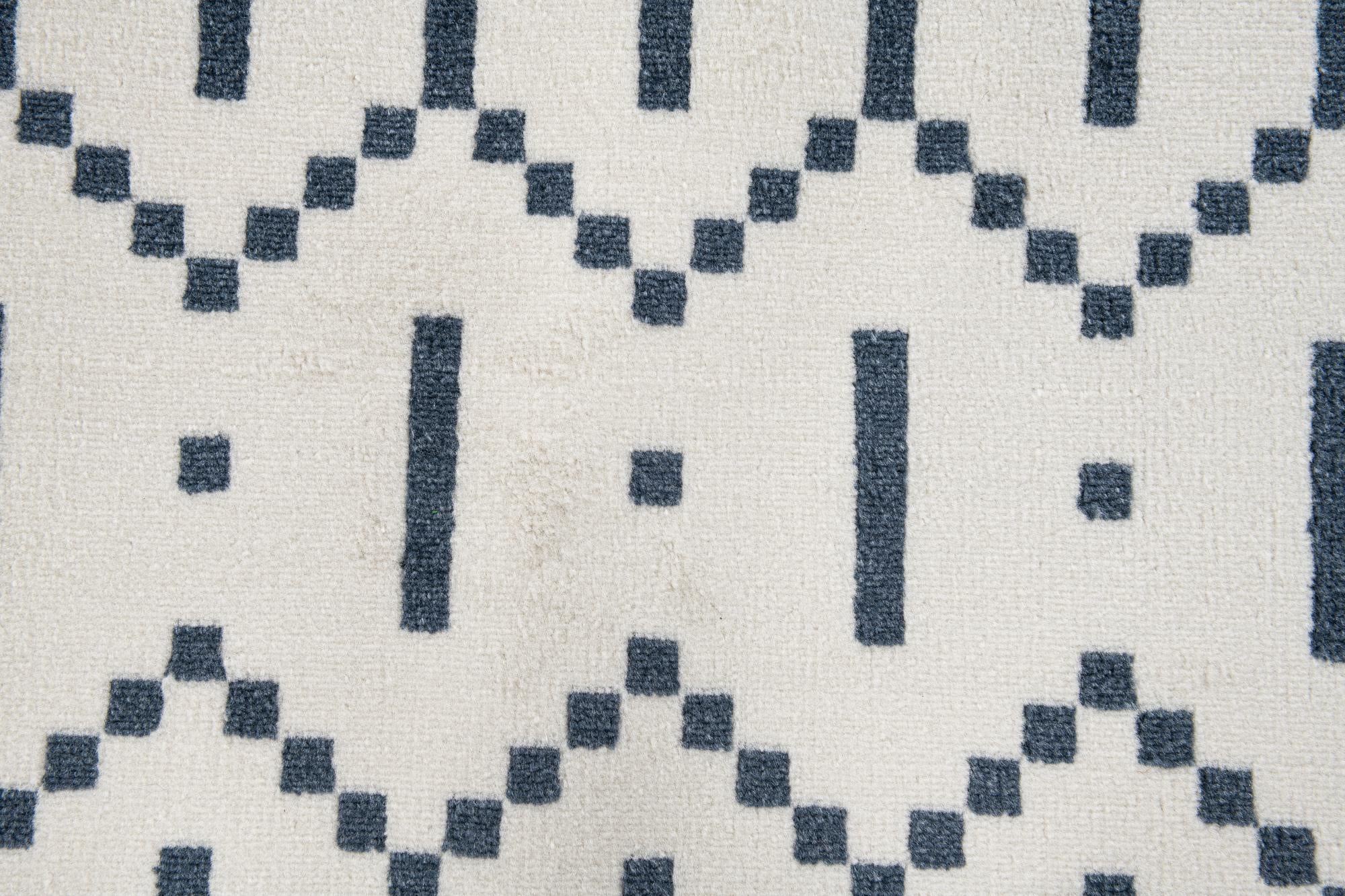 5' 3 x 7' 8 Trellis Rug