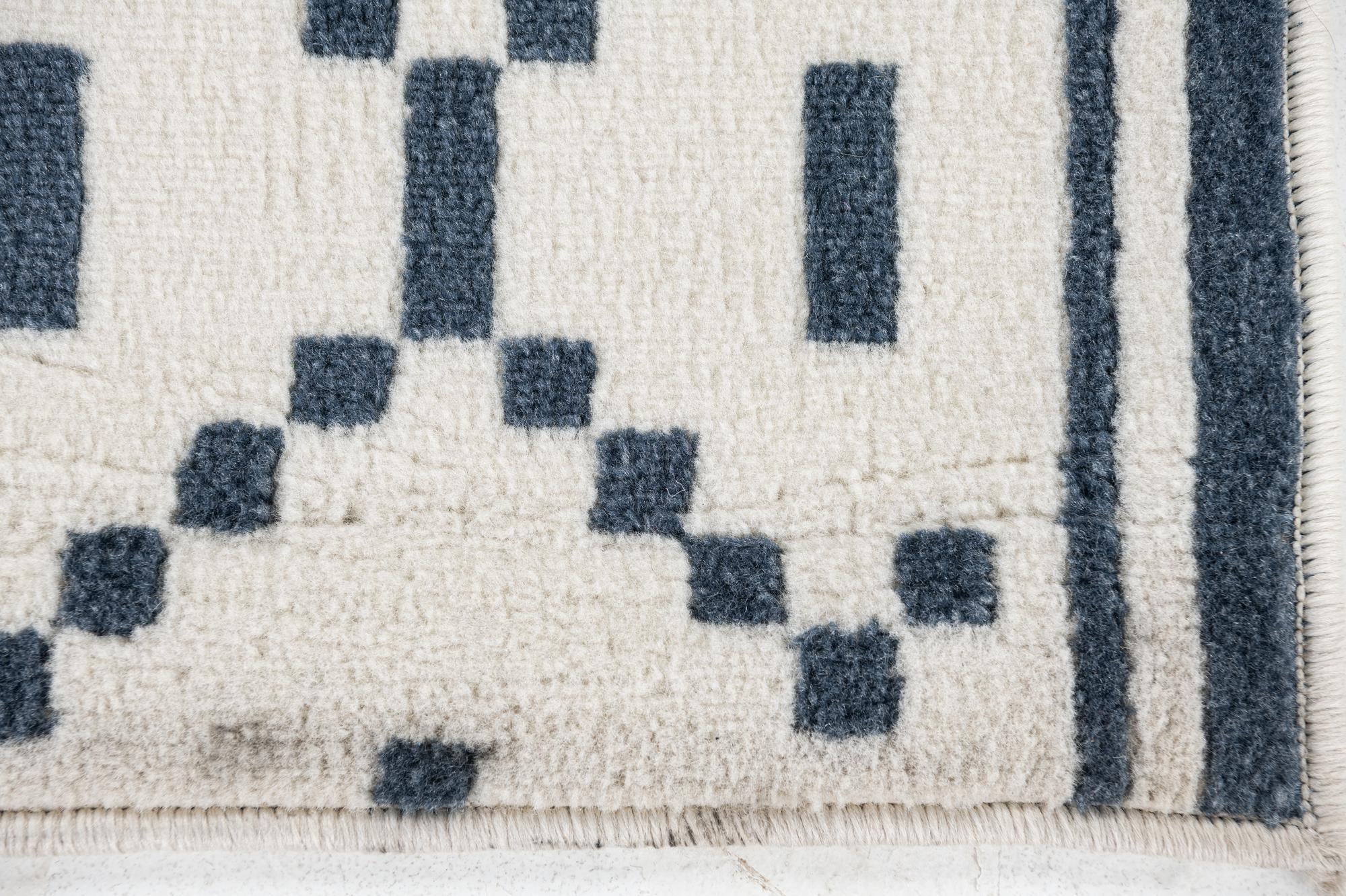 5' 3 x 7' 8 Trellis Rug