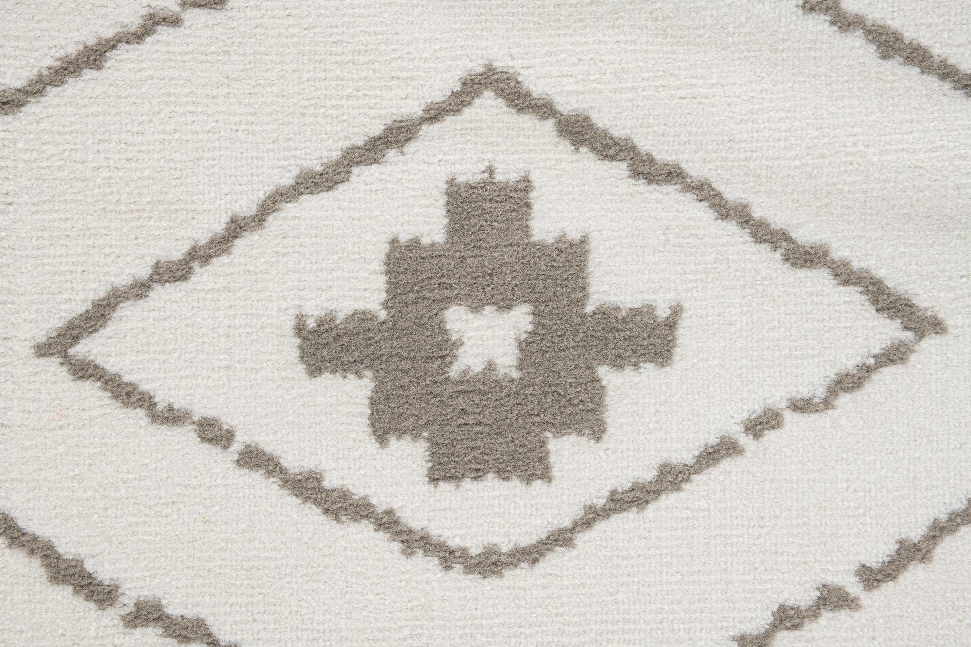 5' 3 x 7' 7 Trellis Rug