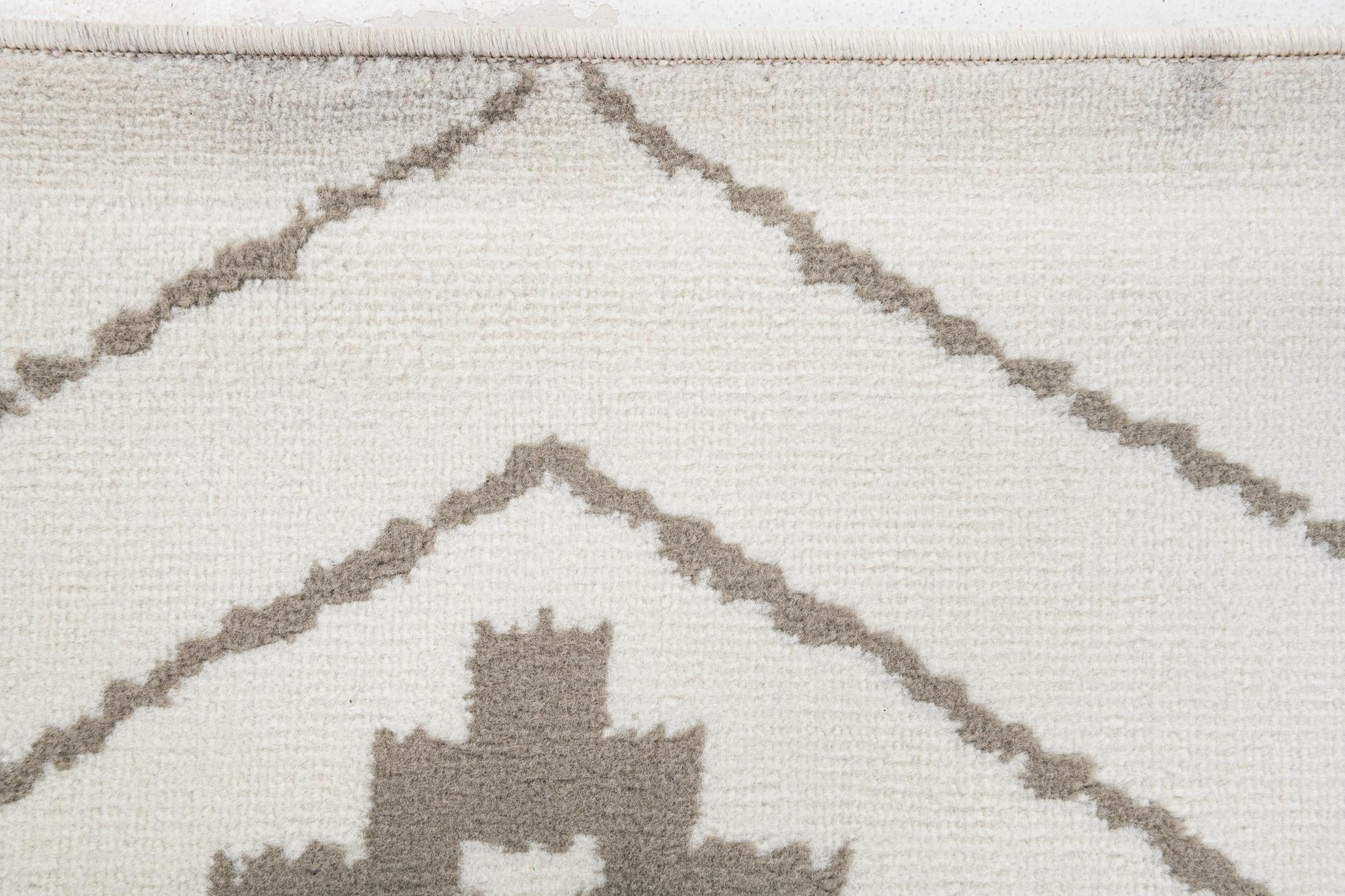 5' 3 x 7' 7 Trellis Rug