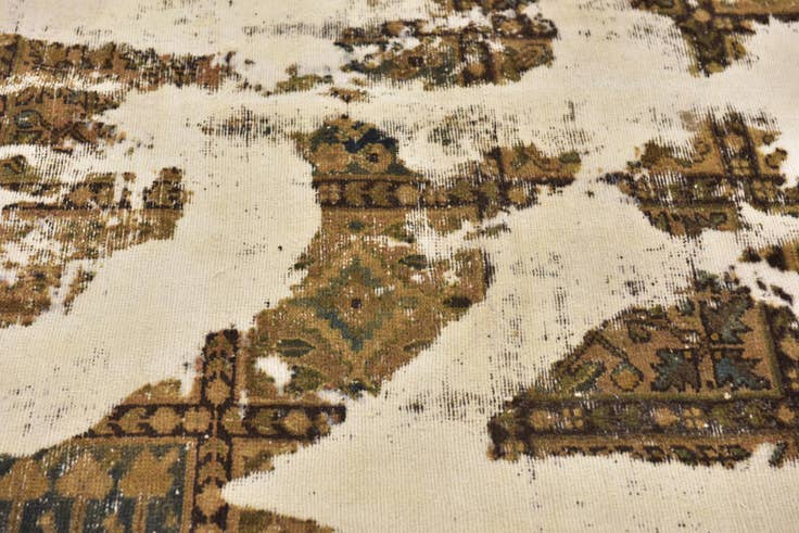 Detail image of 6' x 7' 6 Hand Knotted Ultra Vintage Persian Wool Rug