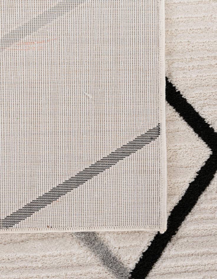 Detail image of 5' 3 x 7' 8 Uptown Rug