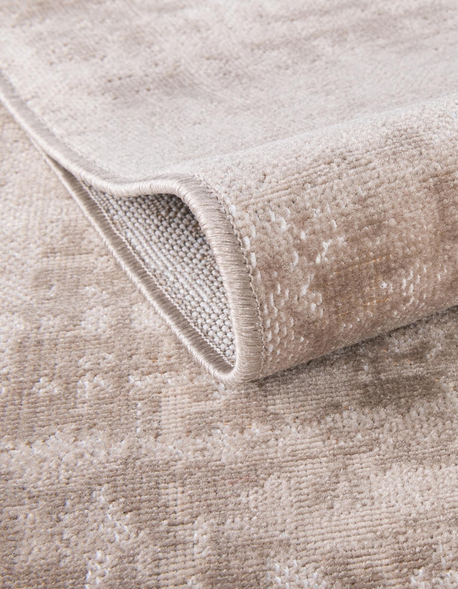 5' 3 x 8' Valencia Rug