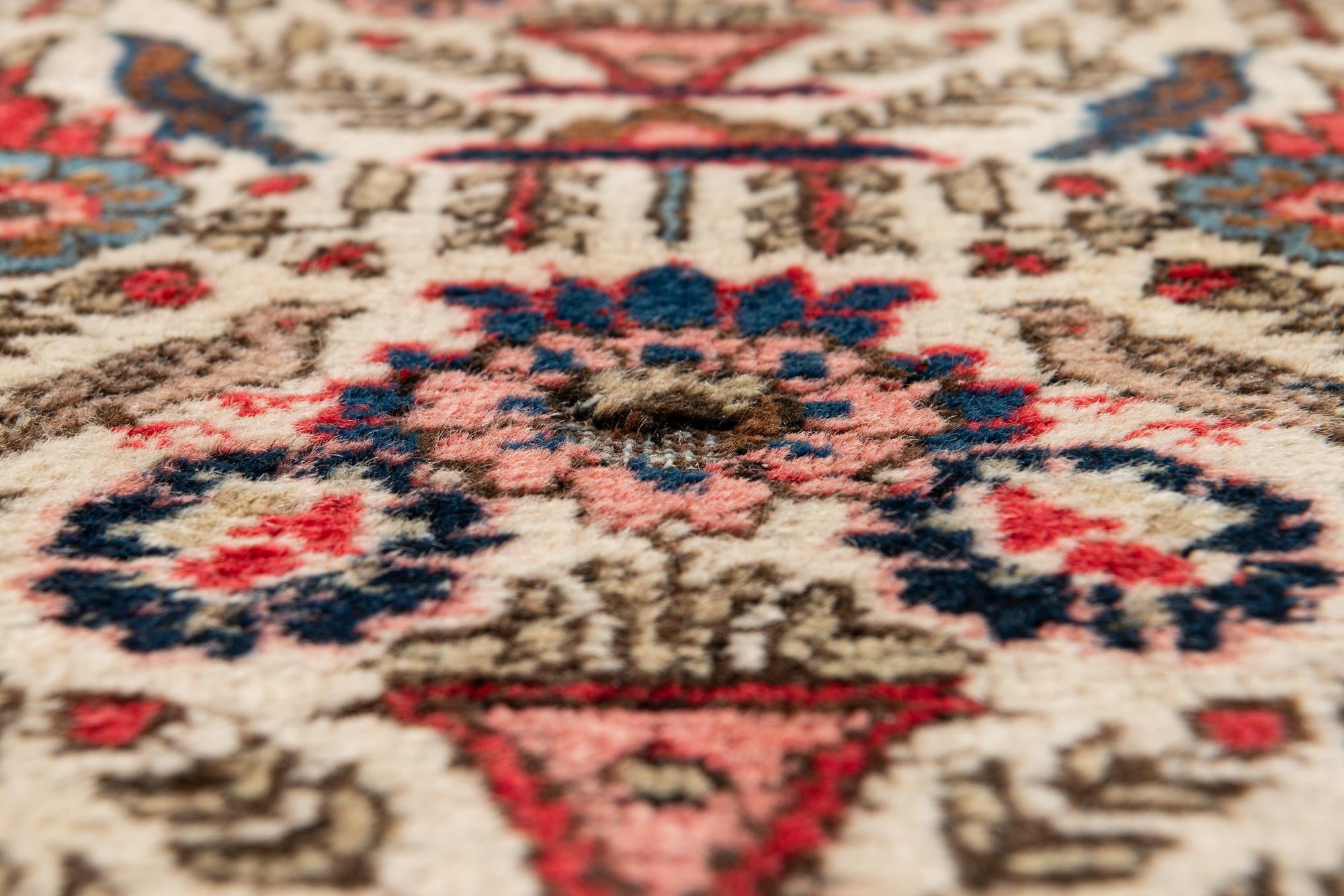 6' 11 x 9' 9 Hand Knotted Varamin Wool Rug