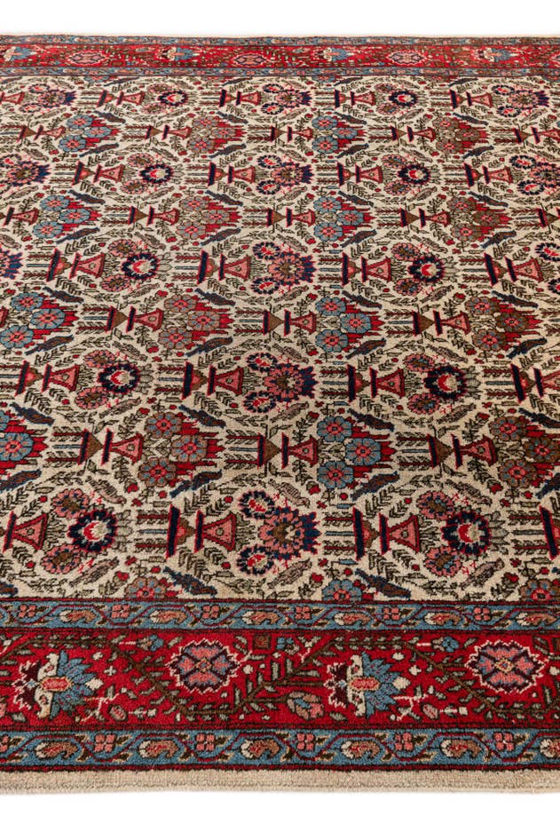 Detail image of 6' 11 x 9' 9 Hand Knotted Varamin Wool Rug