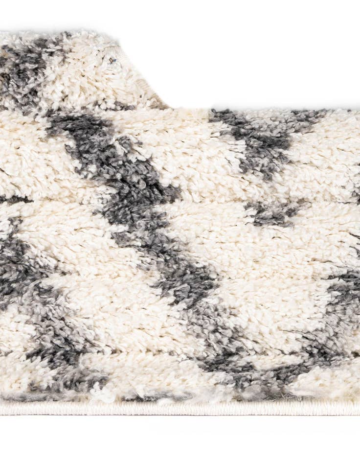 Detail image of 3' 3 x 3' 3 Athena Shag Round Rug