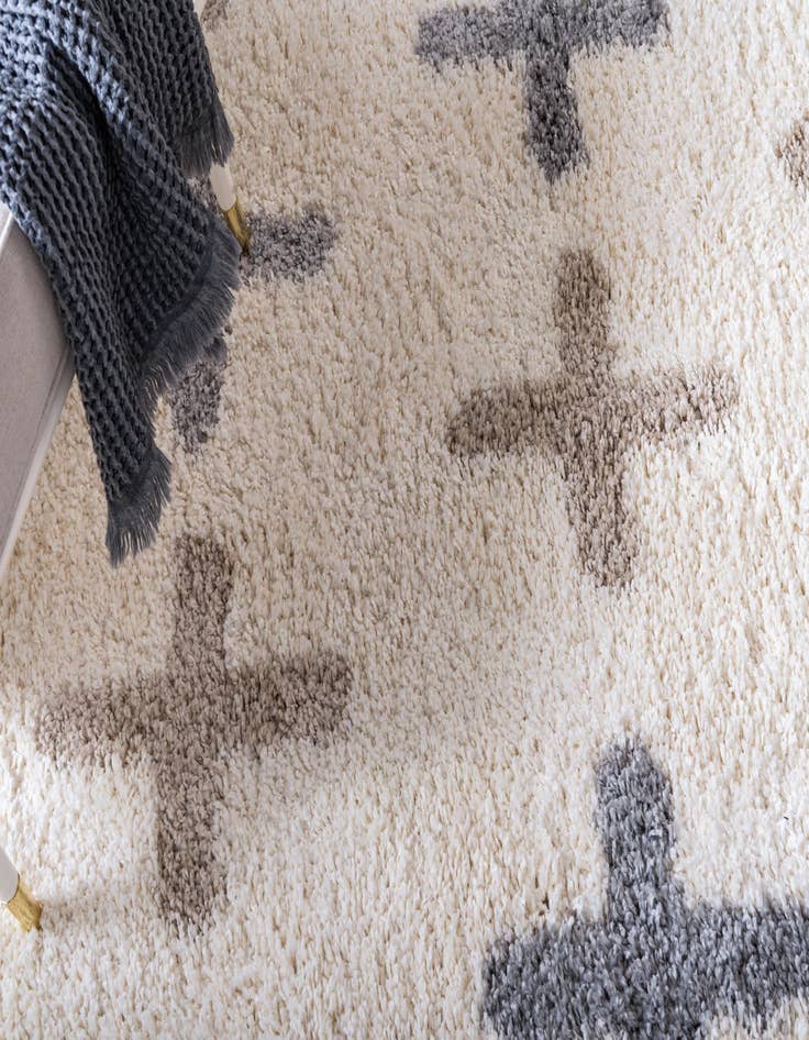 Detail image of 3' 3 x 3' 3 Athena Shag Round Rug