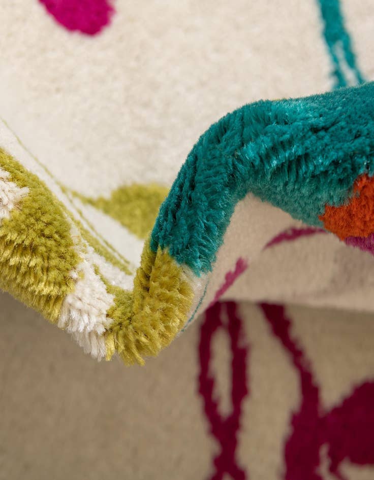 Detail image of 3' x 3' Azalea Round Rug