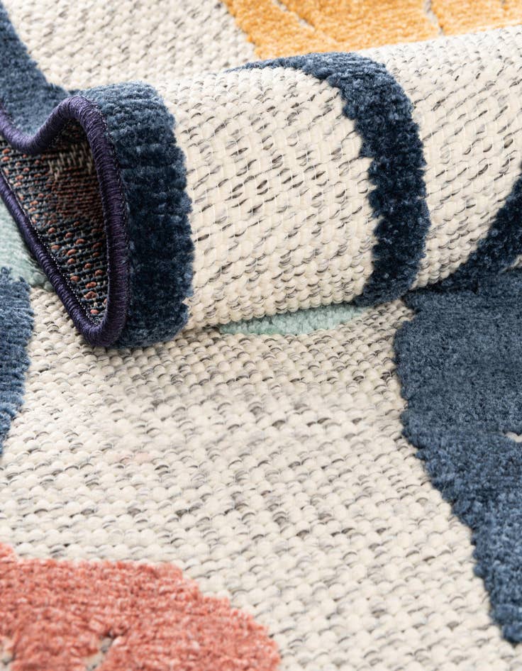 Detail image of 3' 3 x 3' 3 Easy-Clean Belize Indoor / Outdoor Round Rug