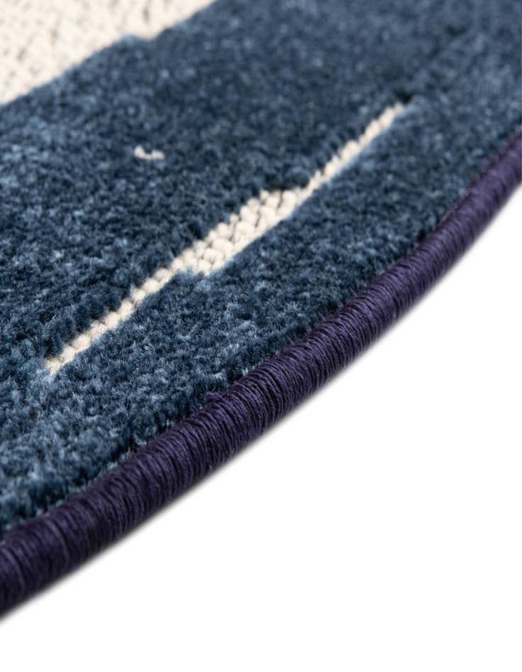 Detail image of 3' 3 x 3' 3 Easy-Clean Belize Indoor / Outdoor Round Rug
