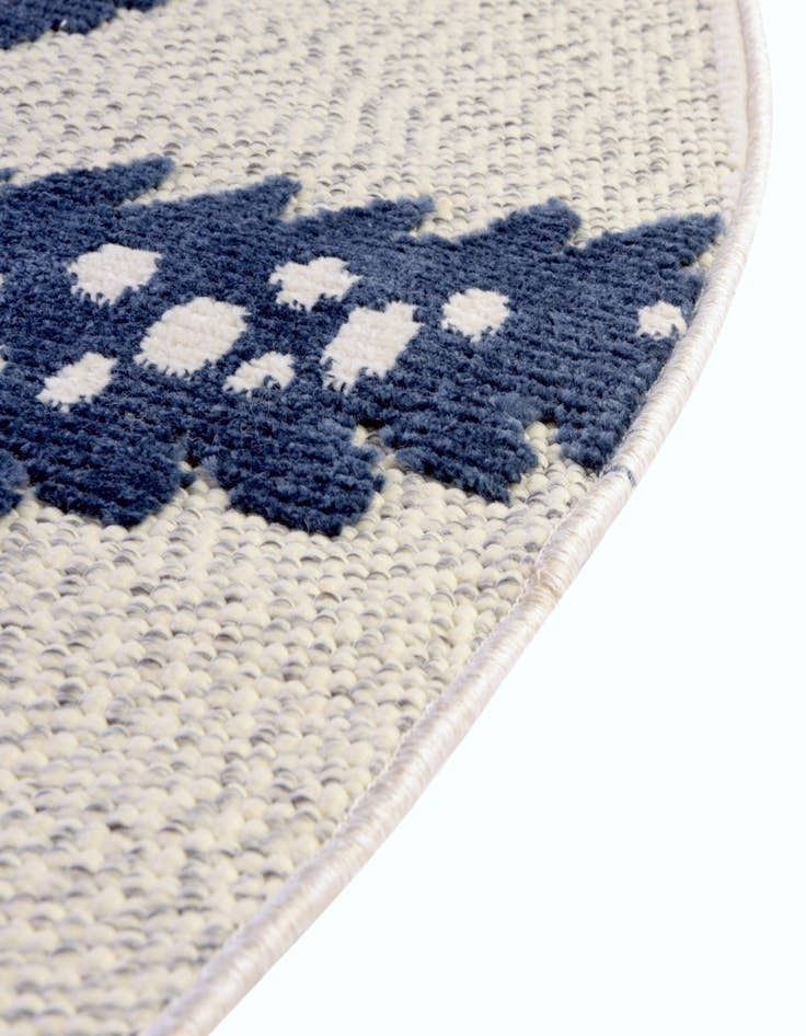 Detail image of 3' 3 x 3' 3 Easy-Clean Belize Indoor / Outdoor Round Rug