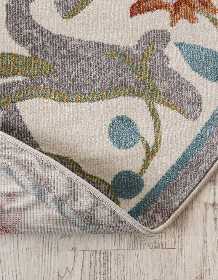 Detail image of 8' x 8' Blossom Round Rug