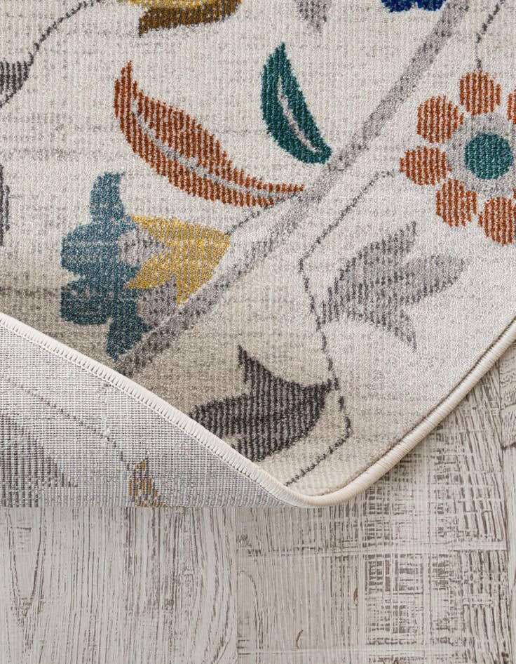 Detail image of 8' x 8' Blossom Round Rug