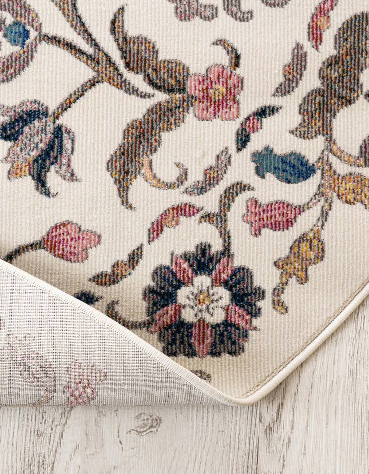 Detail image of 8' x 8' Blossom Round Rug