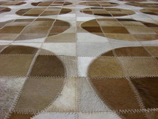 8' x 8' Hand Knotted Cowhide Patchwork Round Rug