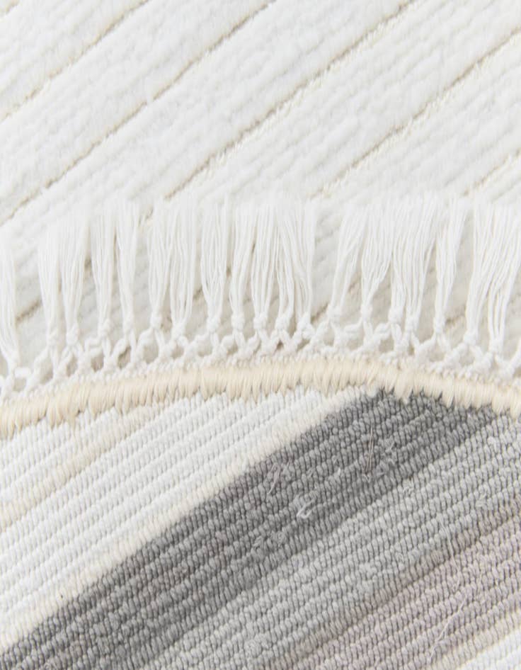 Detail image of 6' 6 x 6' 6  Hand Knotted Darya Wool Round Rug