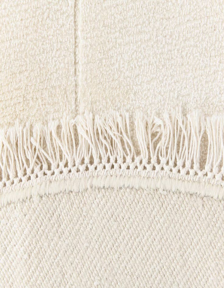 Detail image of 6' 4 x 6' 4  Hand Knotted Darya Wool Round Rug